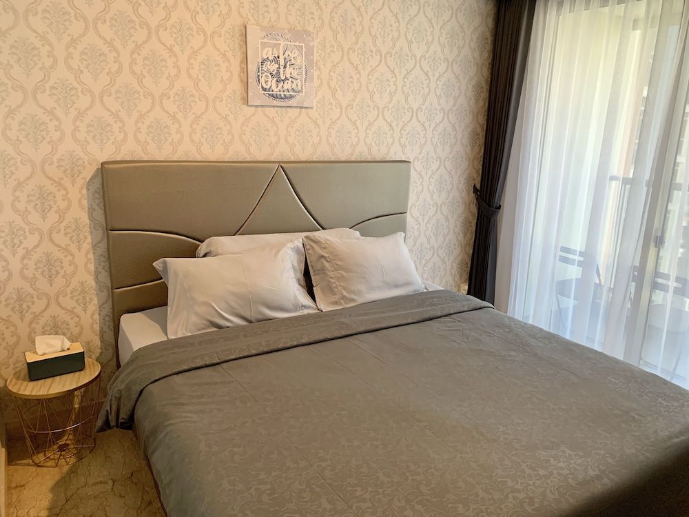 Premium Studio, 1 King Bed, City View