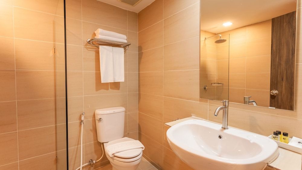 B2 Nakhon Si Thammarat Premier Deluxe Double Room 6