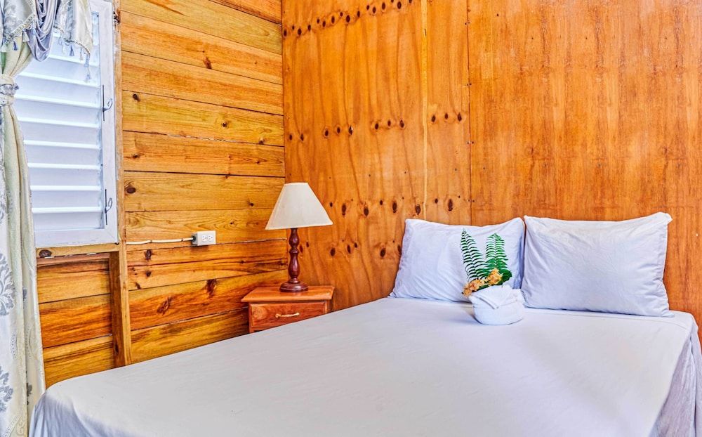 The Yellow Bird Sleeper Room with External Bathroom 2