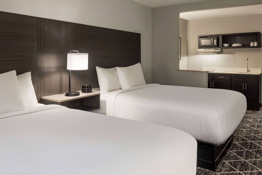 La Quinta Inn & Suites by Wyndham Lake George Room, 2 Queen Beds, Non Smoking (Efficiency) 2