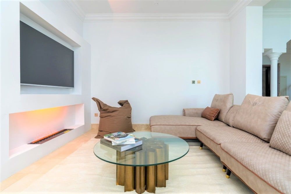 Seaview Penthouse with Private Gym & Outdoor Pool Apartment (3 Bedrooms) 14