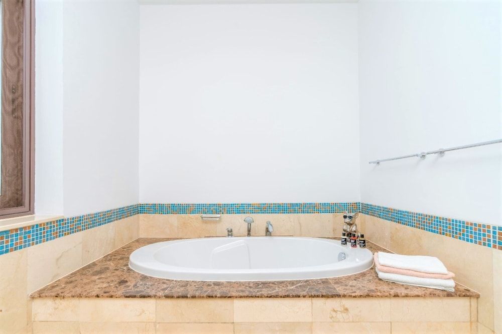 Seaview Penthouse with Private Gym & Outdoor Pool Apartment (3 Bedrooms) 10