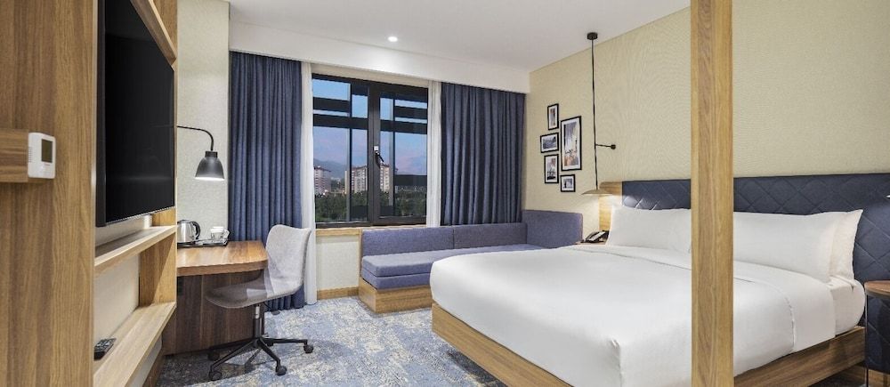 Family Room, 1 King Bed, Connecting Rooms
