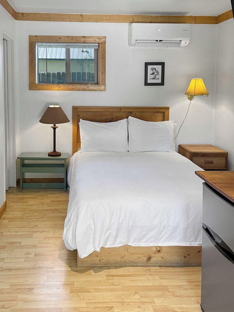 Rocky Mountain Inn Standard Double Room