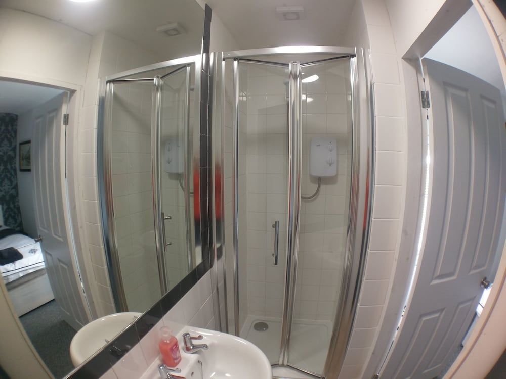 The Rifle Volunteer Double Room, Ensuite 5