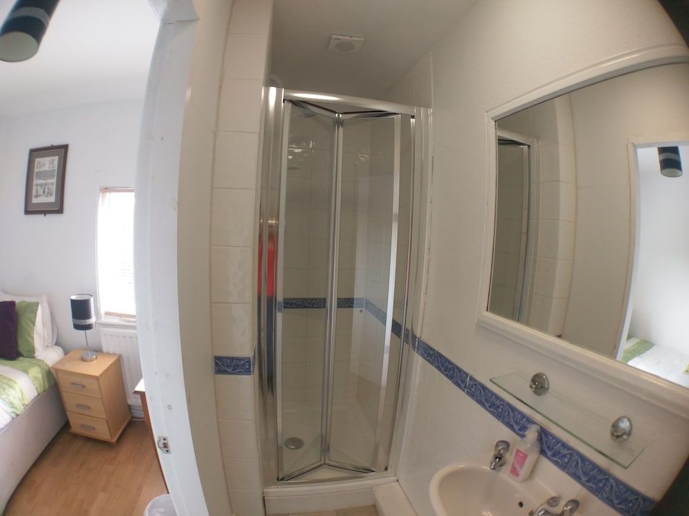 The Rifle Volunteer Single Room, Ensuite 3