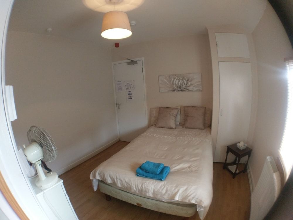 The Rifle Volunteer Double Room, Ensuite 4