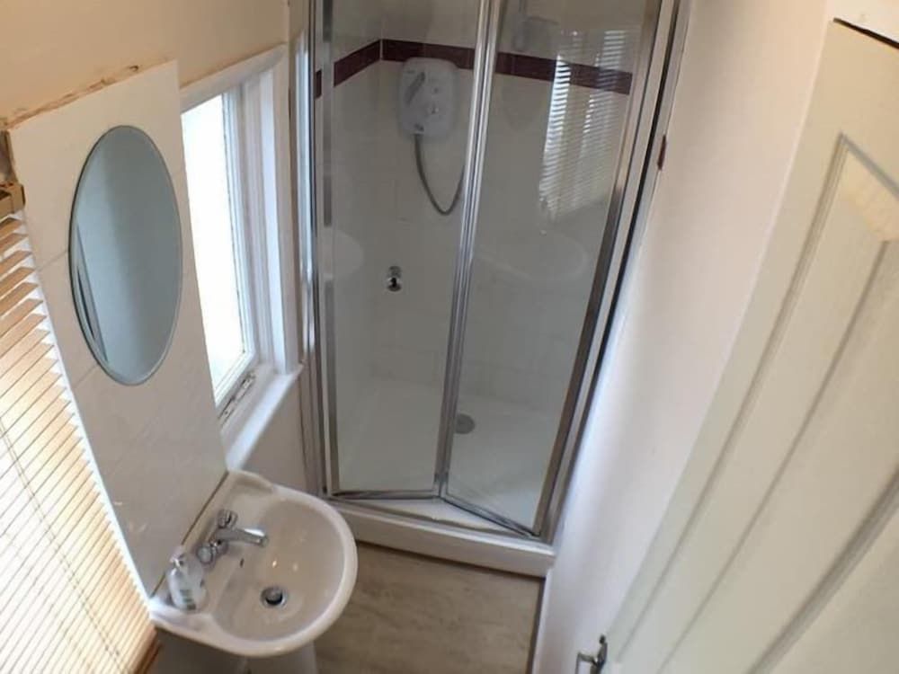 The Rifle Volunteer Double Room, Ensuite 9