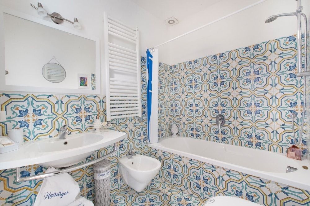 Caluga House Deluxe Triple Room 5