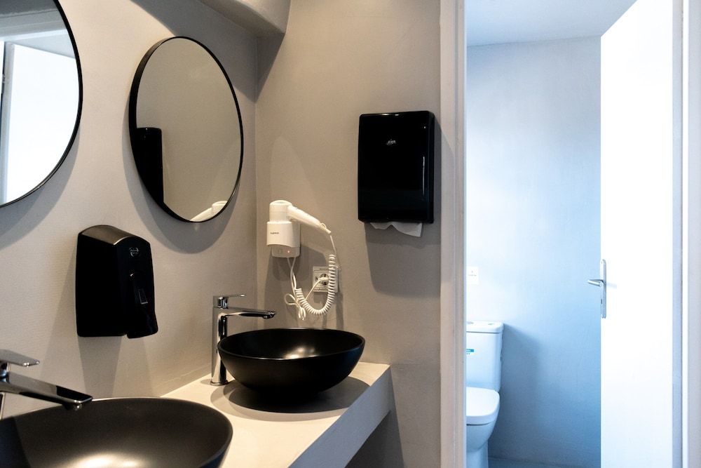 Central Oia Hostel Basic Shared Dormitory 17