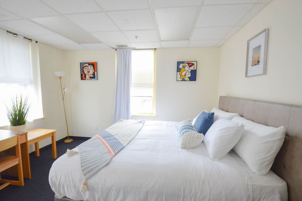 Michie House in College Hill - Hostel Basic Double Room, 1 Queen Bed 2