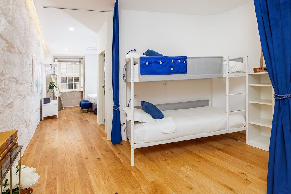 In Porto Gallery Guesthouse Family Quadruple Room 2