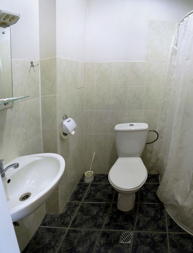 Vilmaja Hotel Triple Room 4