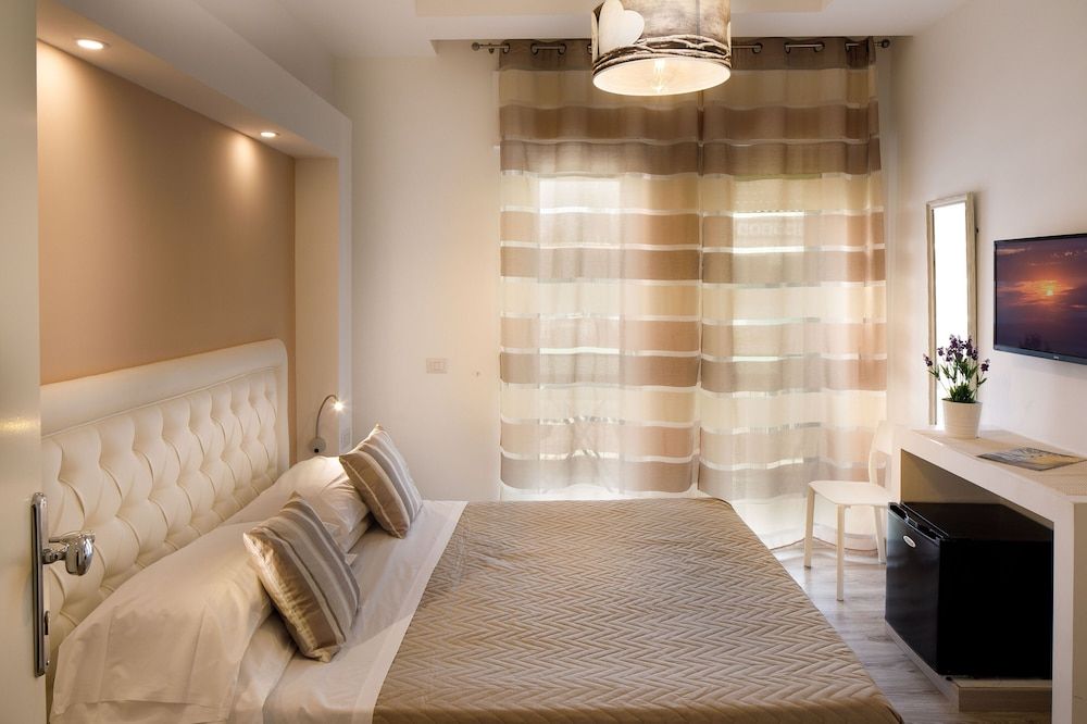 undefined Sorrento Comfort Rooms 3