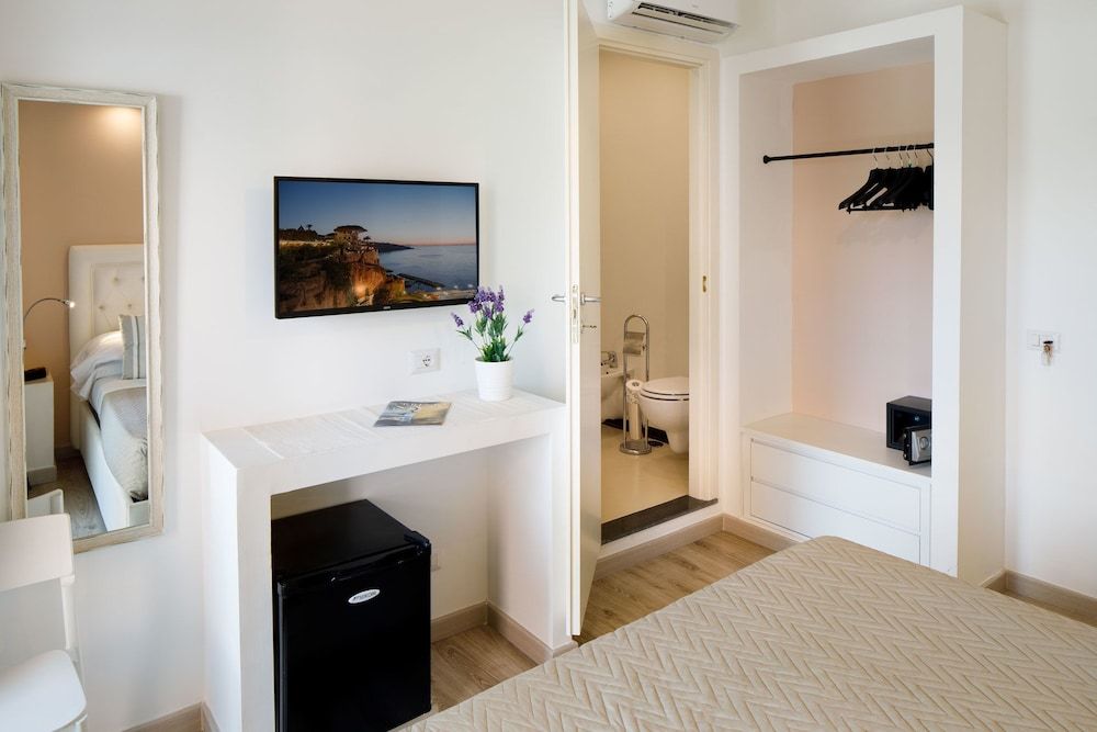 undefined Sorrento Comfort Rooms 10