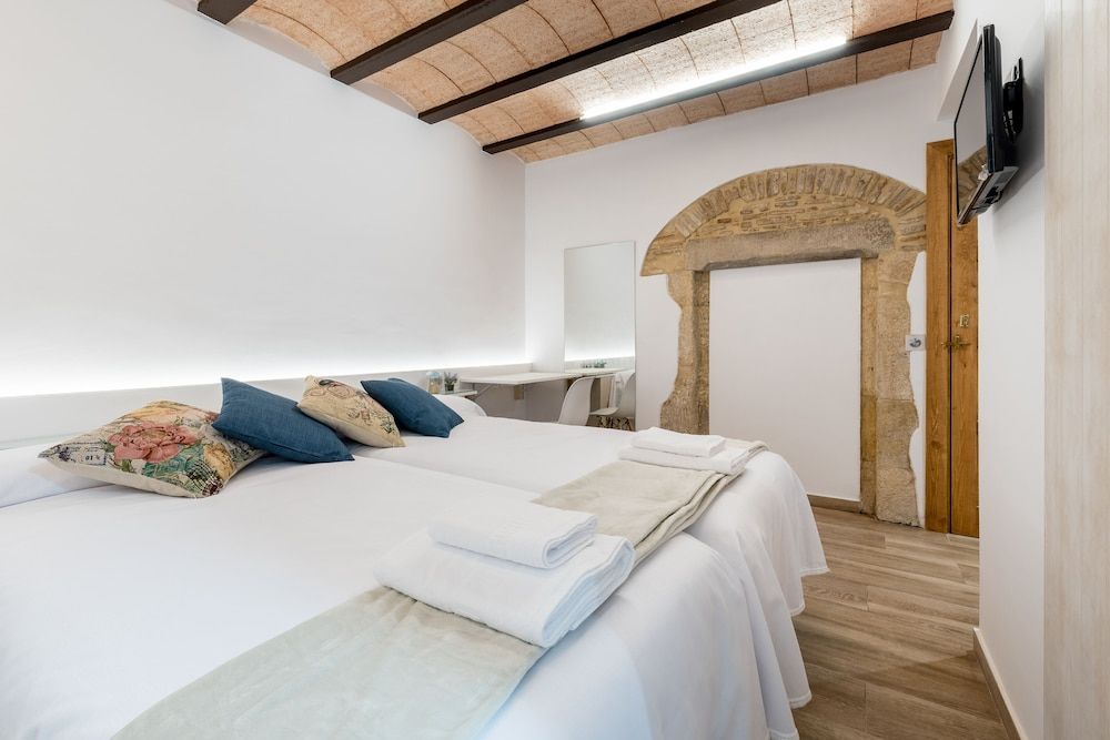 Hostal 977 Twin Room, Courtyard View (1)