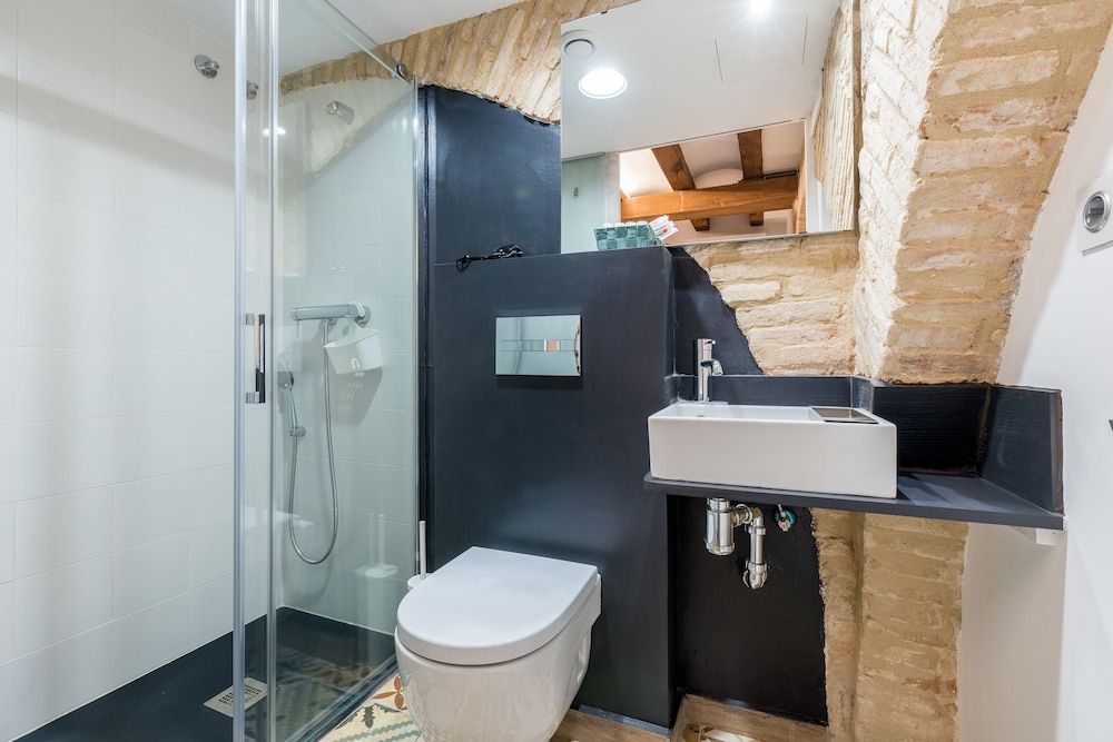 Hostal 977 Twin Room, Courtyard View (2) 6