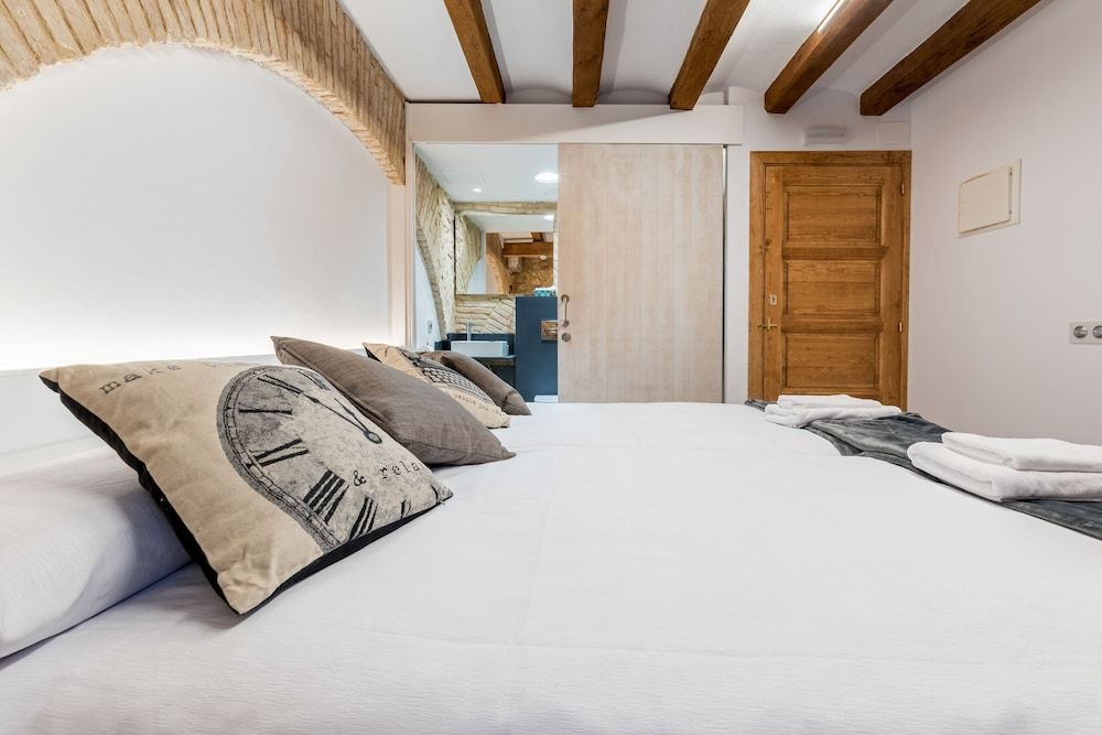 Hostal 977 Twin Room, City View (4)