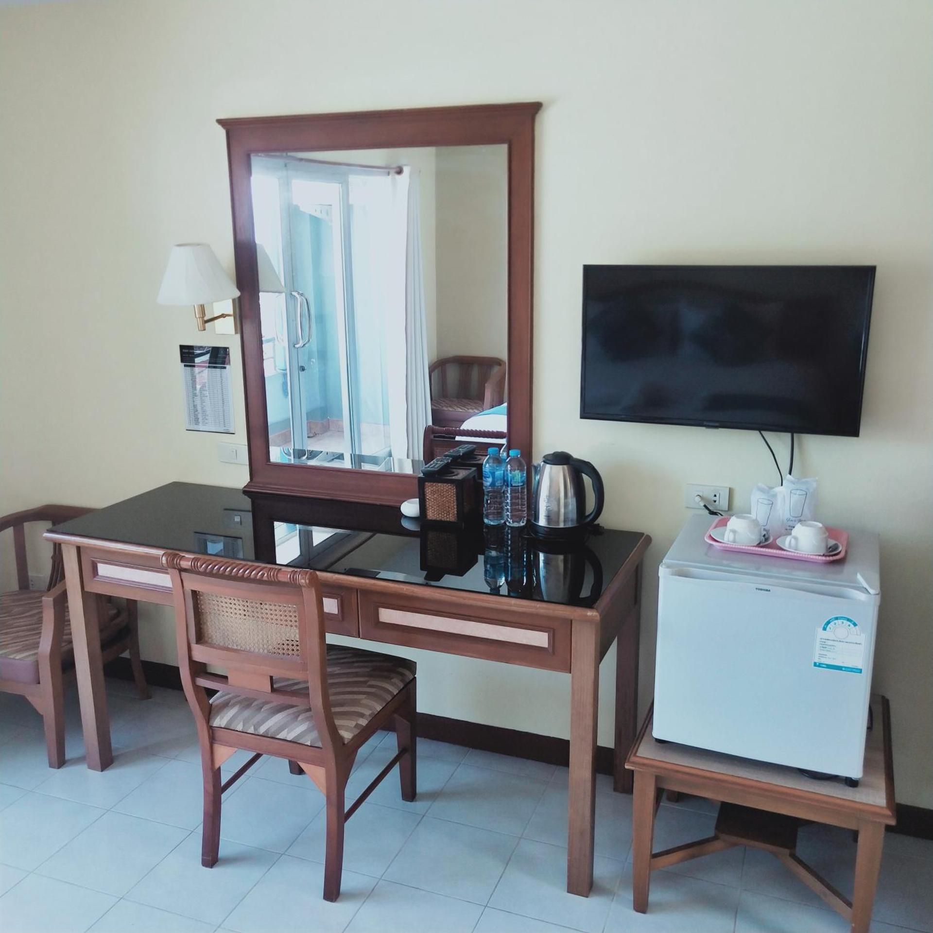 Lalisa Hotel Aonang Deluxe Double Room with Balcony 2