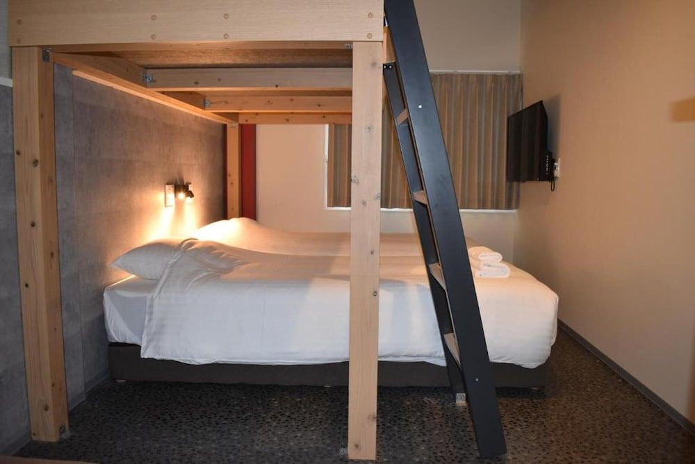 undefined Shinsaibashi House 2