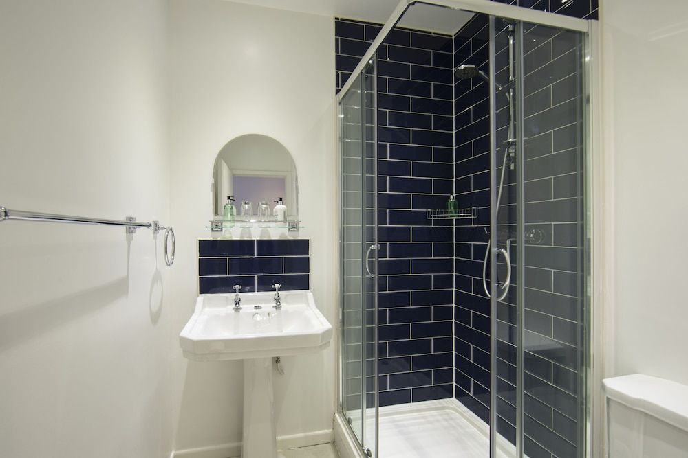 The Fox Inn Classic Double Room, Ensuite 3