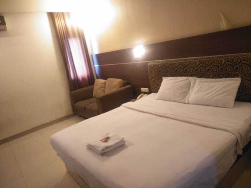 undefined Ams Penthouse 2