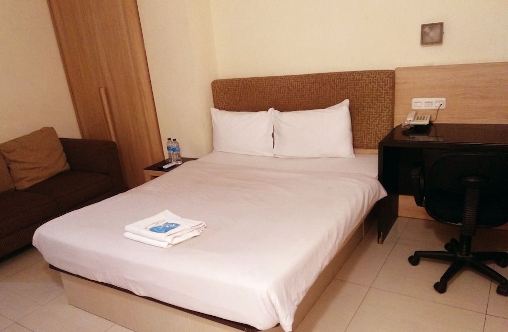 undefined Ams Penthouse 3