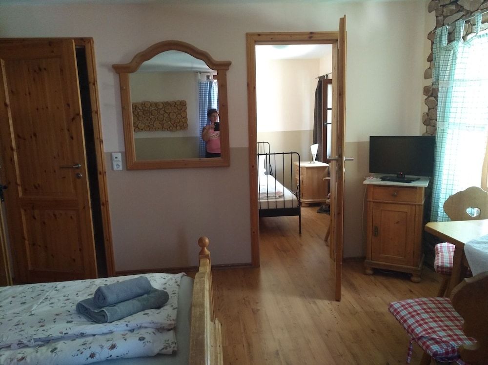 Gasthaus Dollinger Triple Room, Ensuite (Zimmer Nr. 3&5) 2