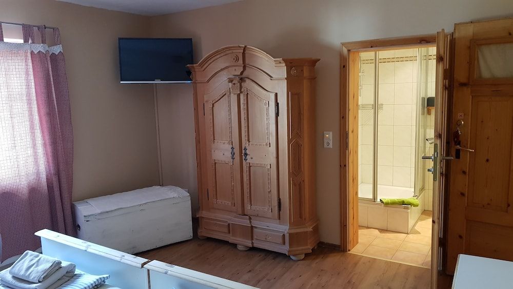 Gasthaus Dollinger Basic Double Room, Private Bathroom, Garden View (Zimmer Nr. 4&6) 5