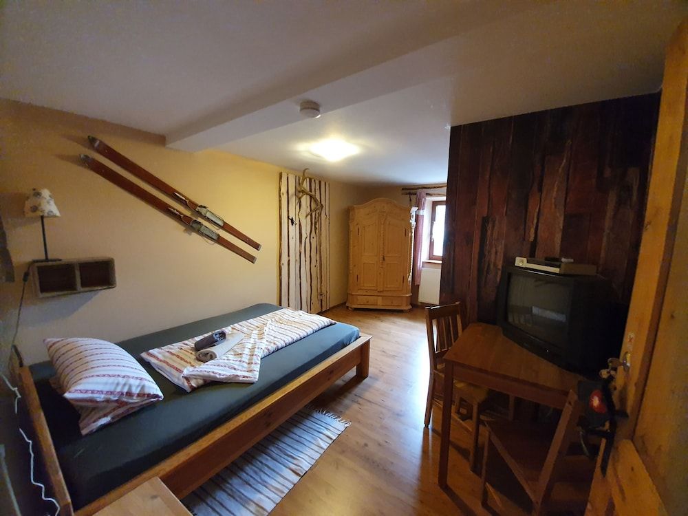 Gasthaus Dollinger Basic Double Room, Private Bathroom, Garden View (Zimmer Nr. 4&6) 3