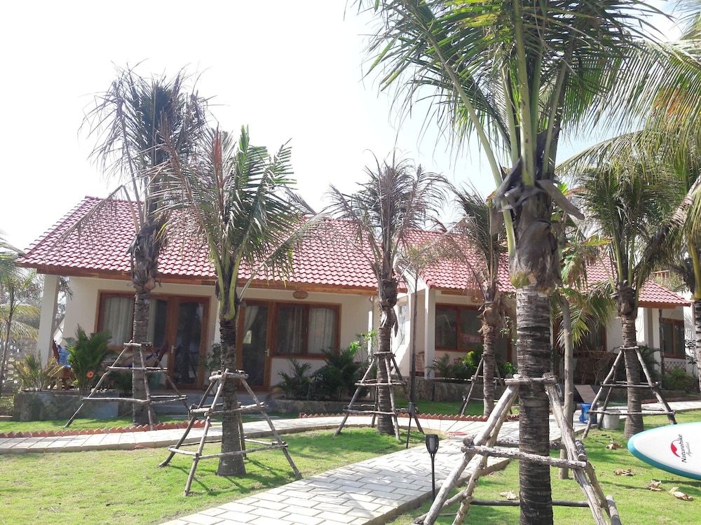 Naomi Resort Deluxe Bungalow 5