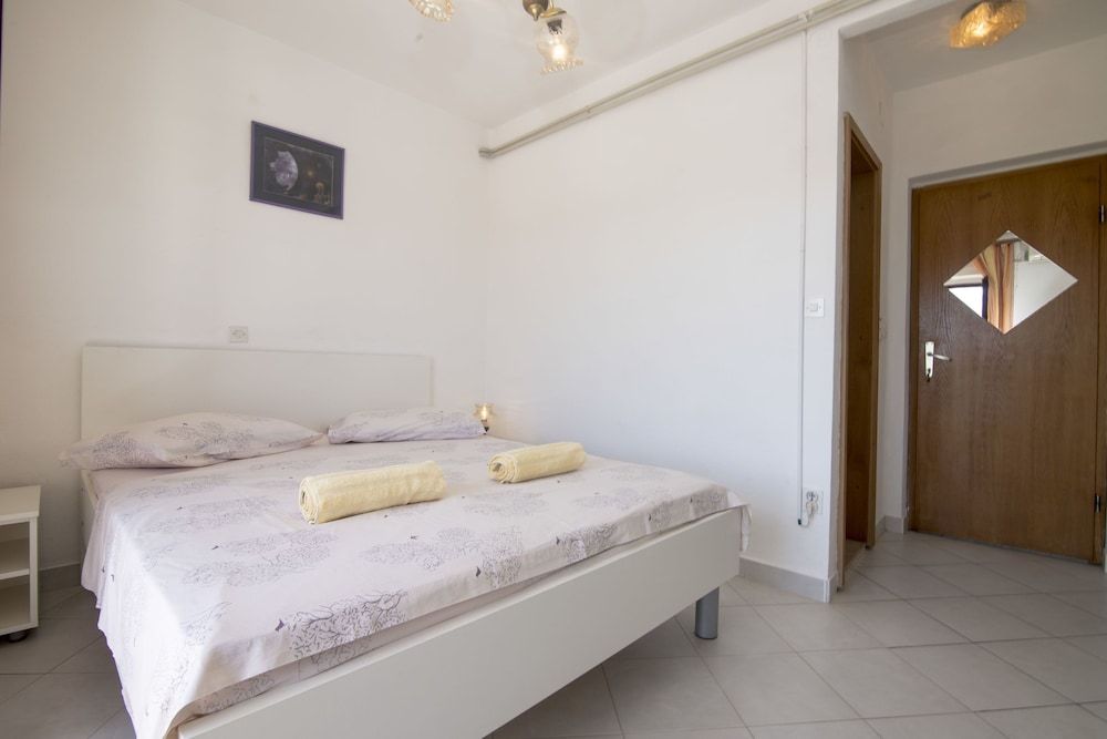 Apartments and Rooms Nikol Room (S2) 2