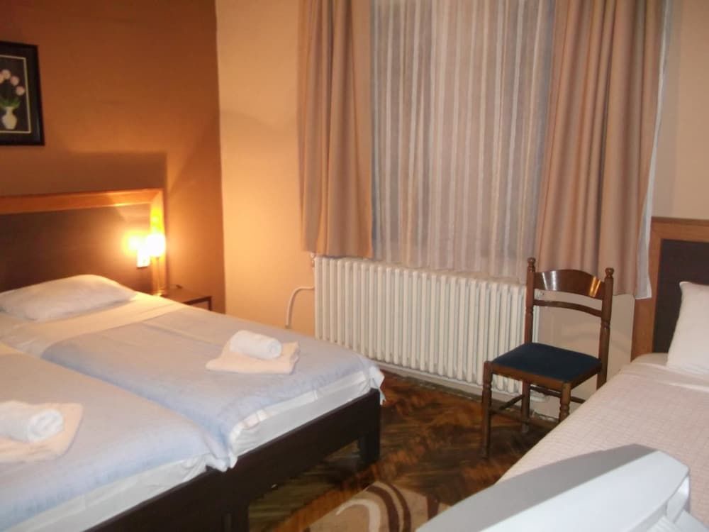 Hotel Vila Silia Triple Room 2