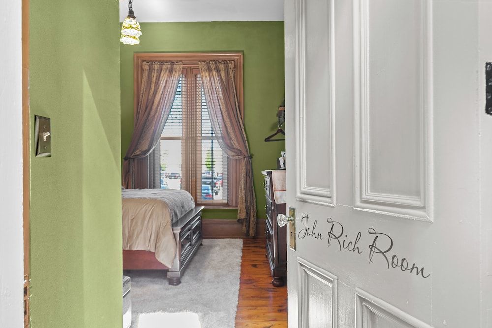 Braywood Inn John Rich Room 4