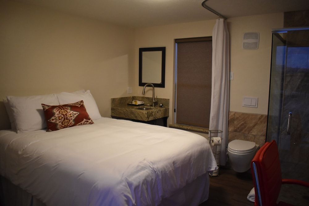 Iron Springs Adventure Resort & RV Park Studio, 1 Queen Bed