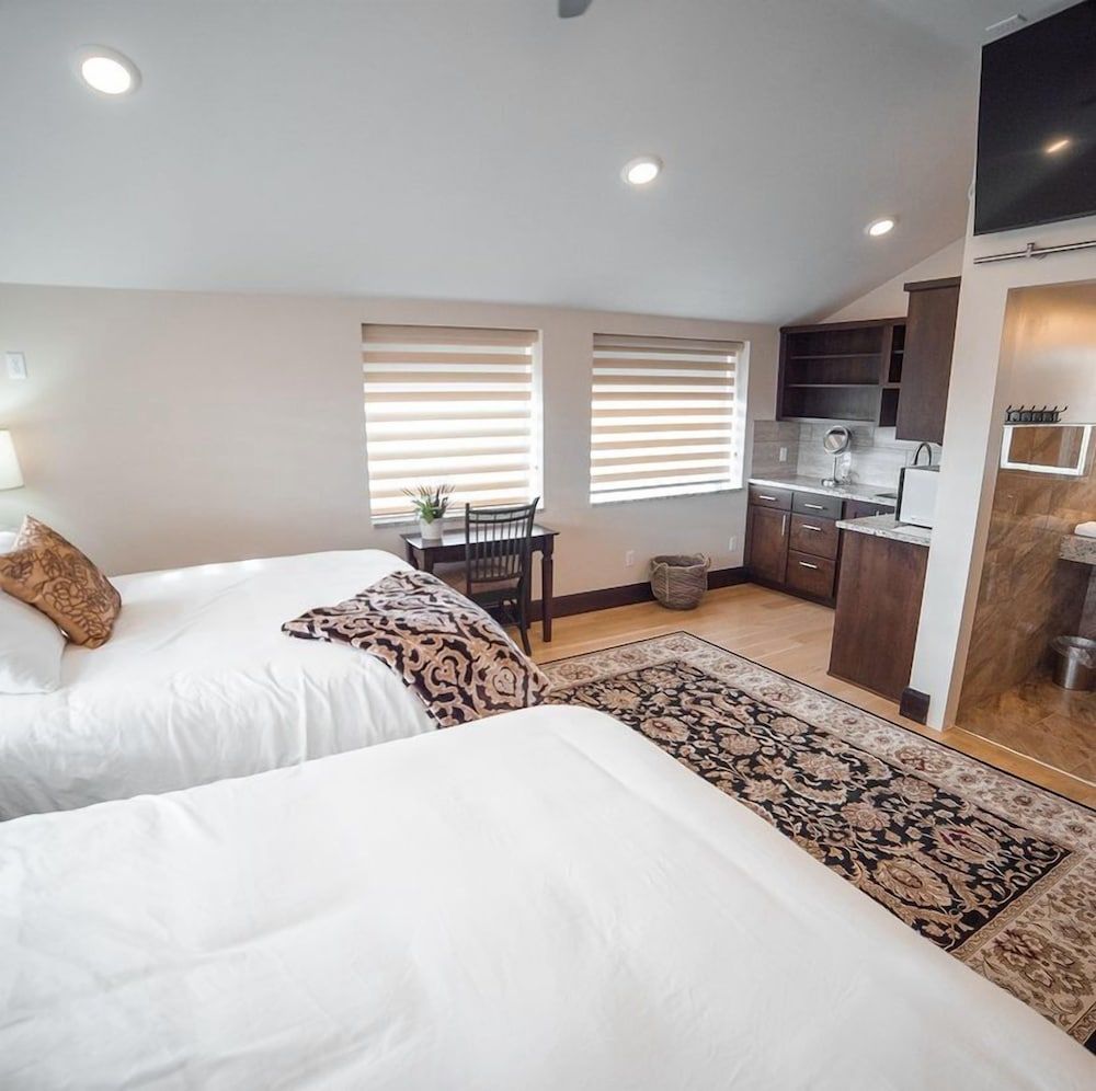 Iron Springs Adventure Resort & RV Park Deluxe Room, 2 Queen Beds, Non Smoking