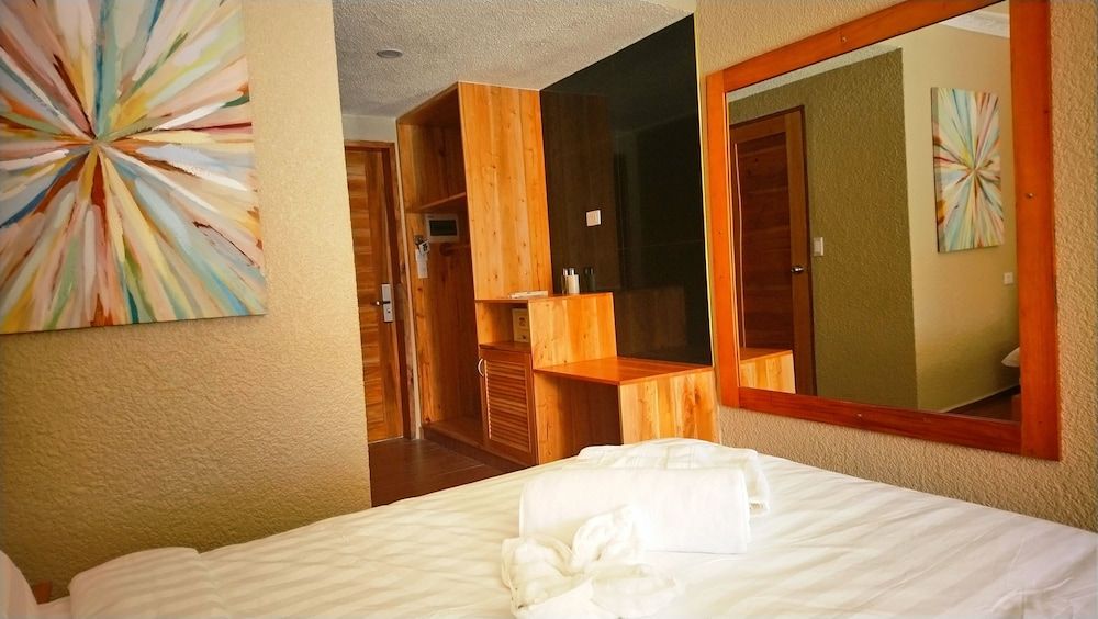 Roman Empire Panglao Boutique Hotel Deluxe Double Room, 1 King Bed, Non Smoking, Pool Access 2