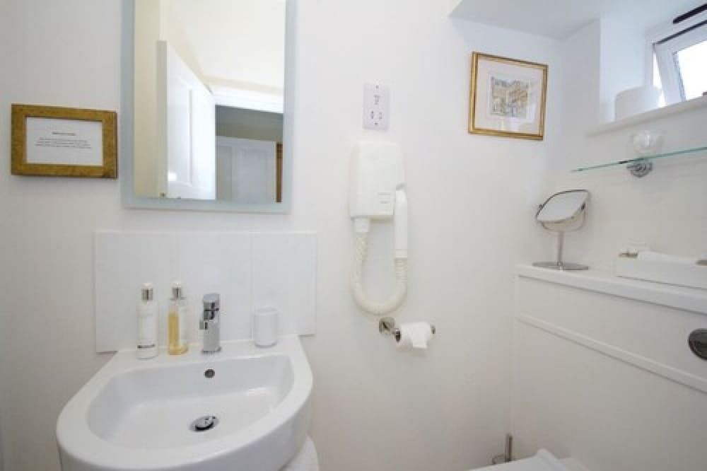 Chestnuts House Classic Double Room 5