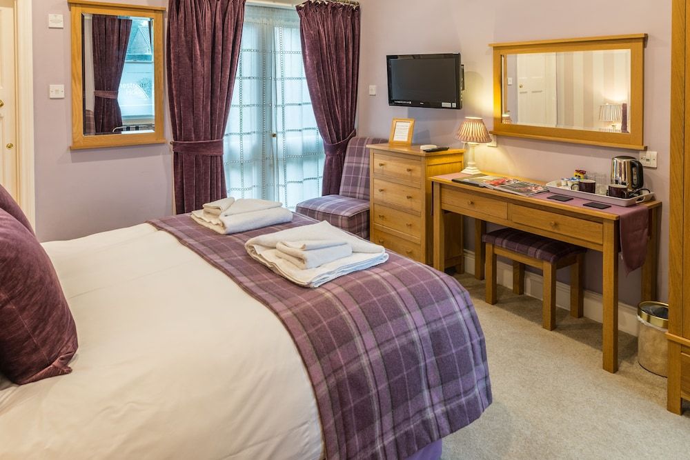 undefined Chestnuts House 10