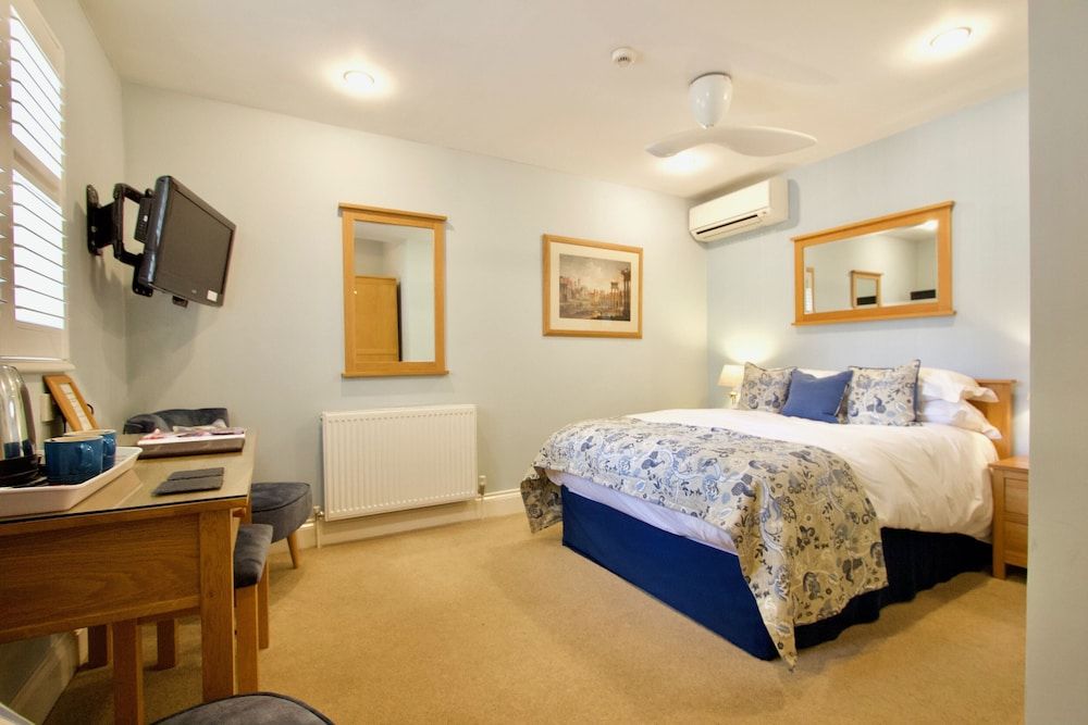 undefined Chestnuts House 3