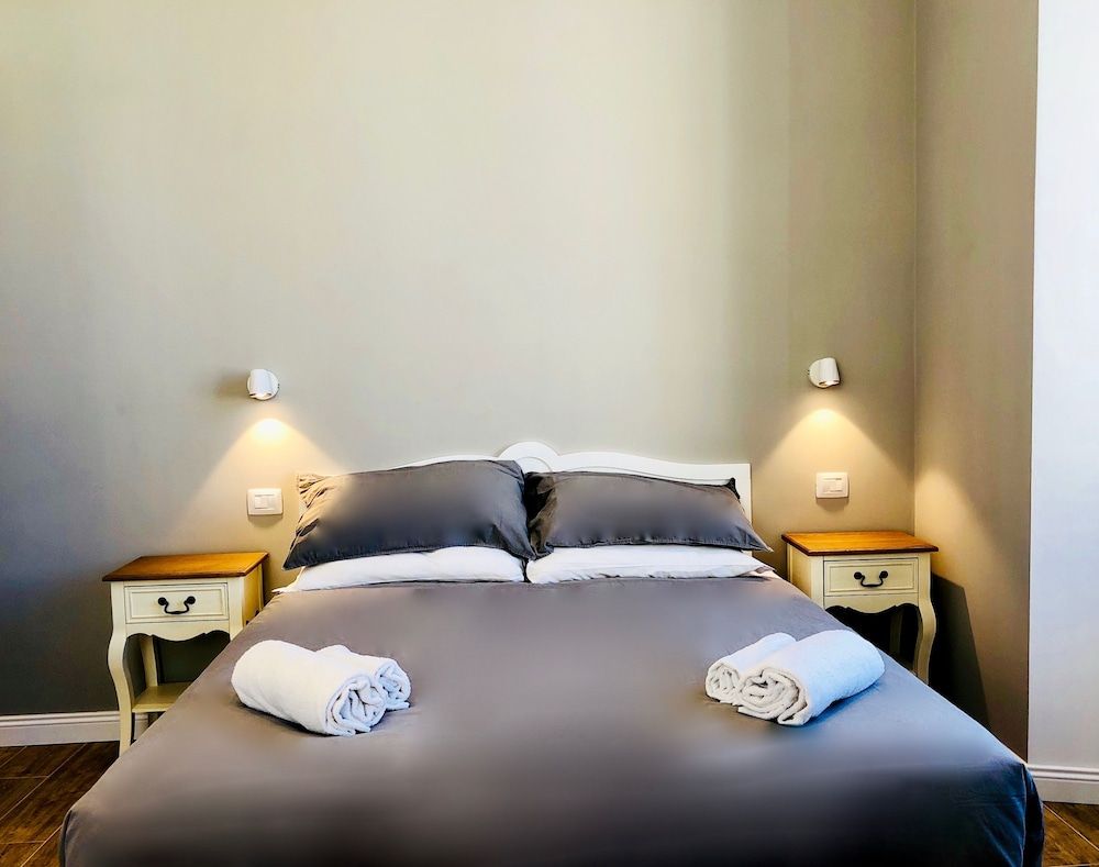 Audrey's Roman Holidays Suites&Rooms Deluxe Suite, 1 Bedroom 3