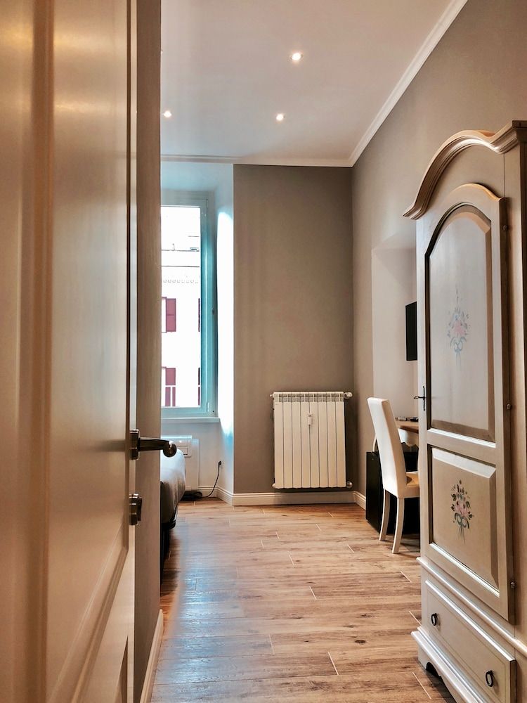 Audrey's Roman Holidays Suites&Rooms Double Room 9