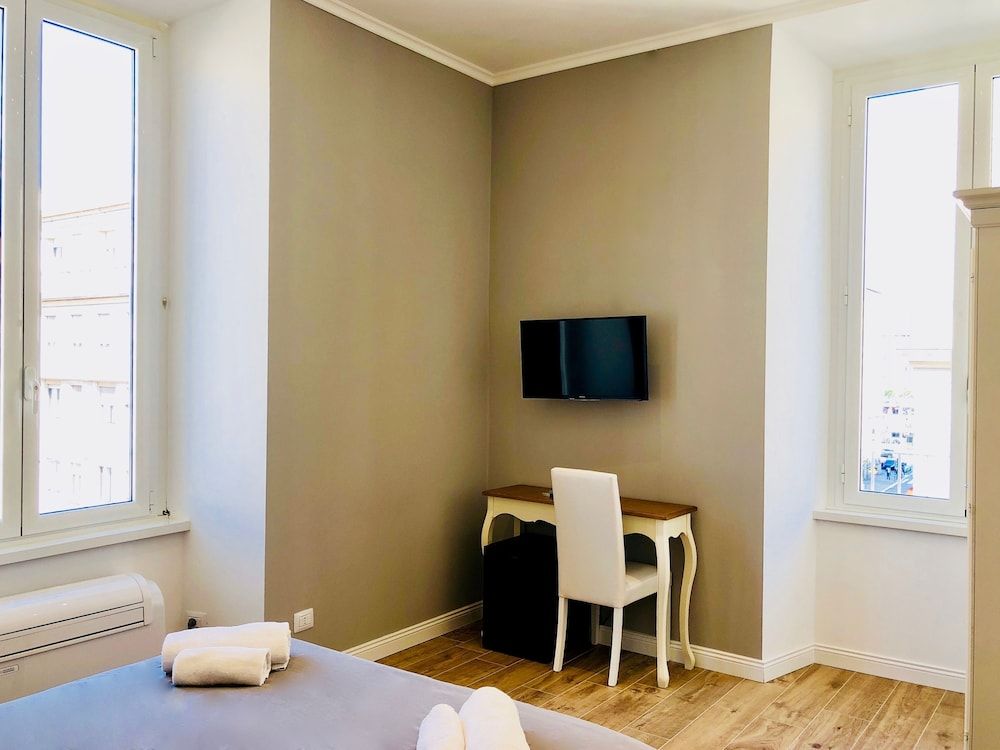 Audrey's Roman Holidays Suites&Rooms Deluxe Suite, 1 Bedroom 4