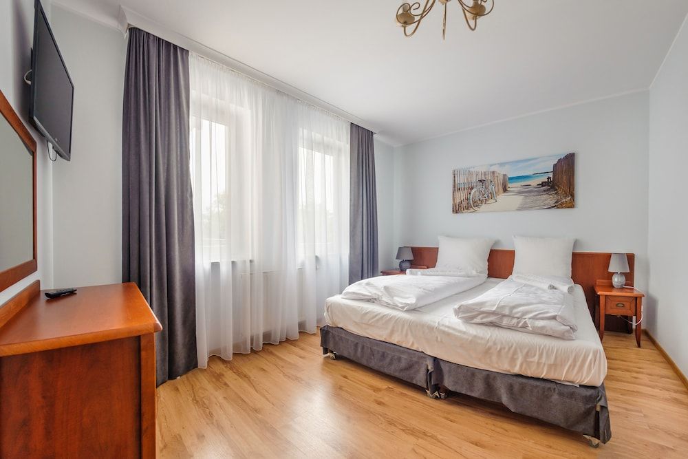 Apartment (216)