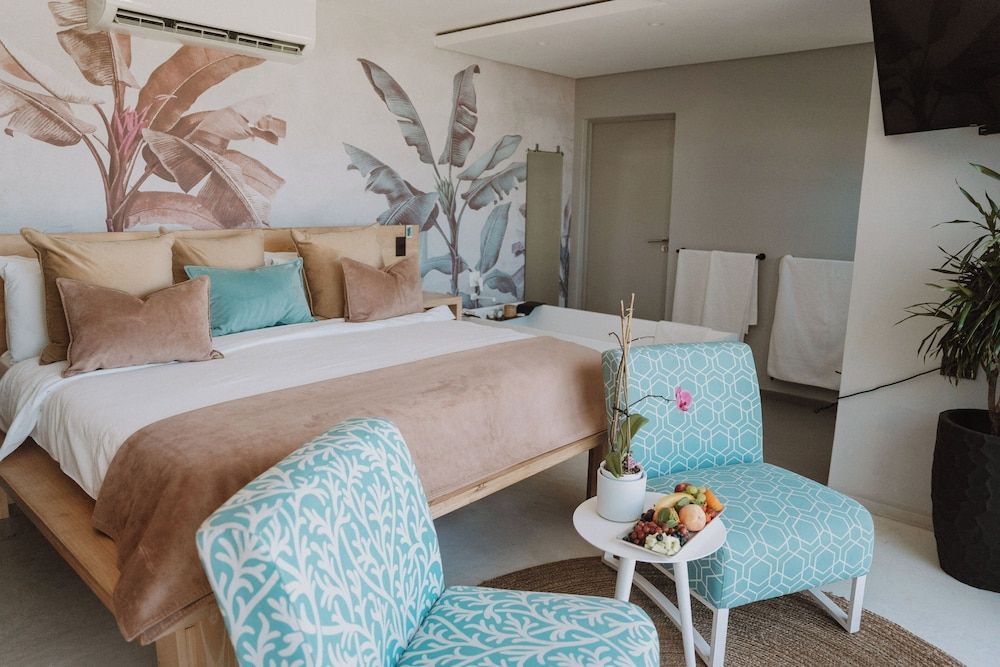 North Star Micro Hotel Luxury Room 2