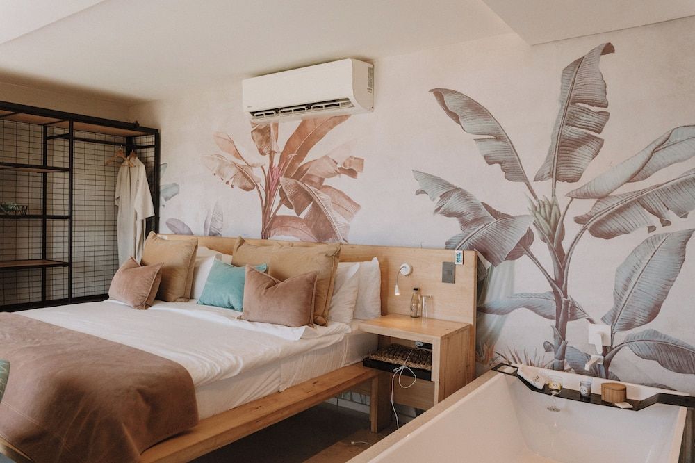 North Star Micro Hotel Luxury Room 6