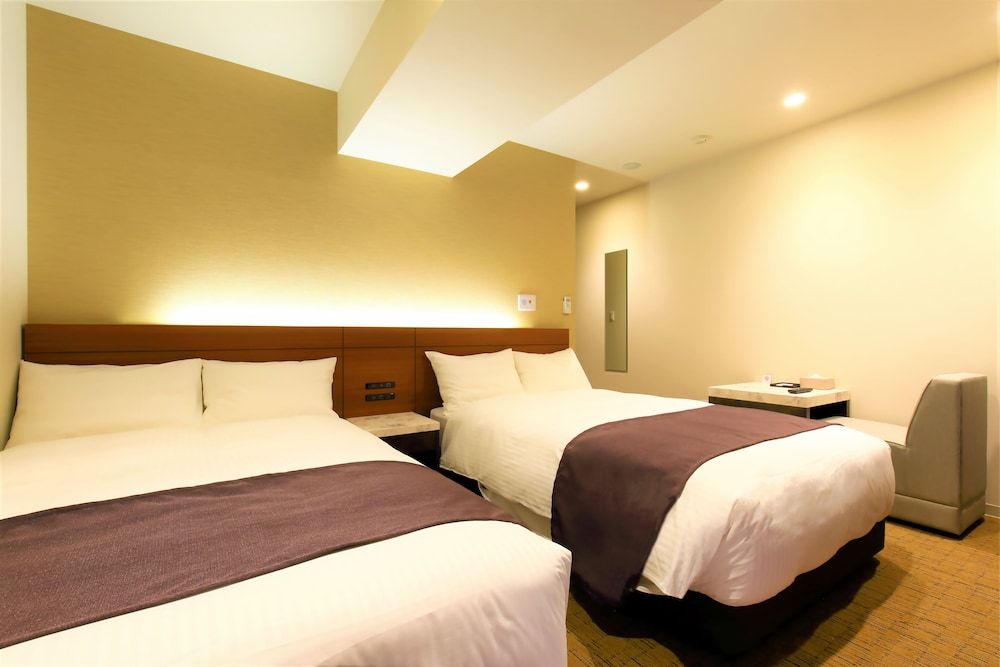 Luxcare Hotel Standard Twin Room (22sqm) 2