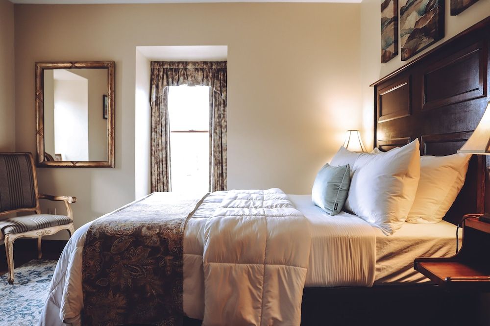 Tom Quick Inn Queen Suite 5