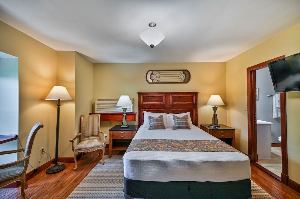 Tom Quick Inn Queen Suite 3