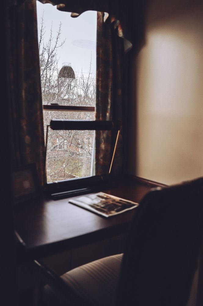 Tom Quick Inn Queen Suite 18